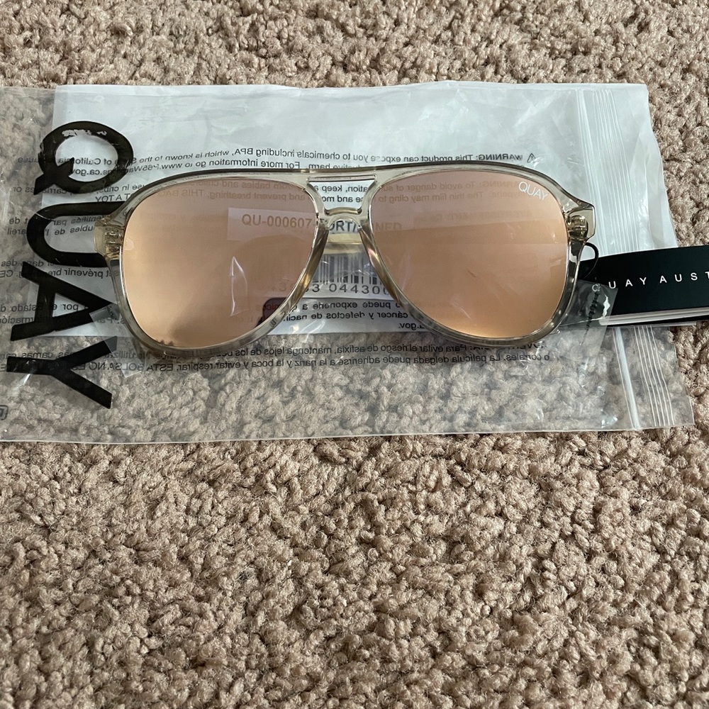 *SOLD** BNWT Quay Aviator Sunglasses